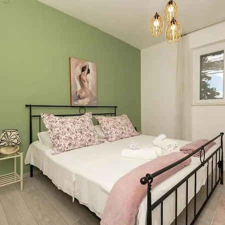 Apartman In With Terrace, Air Conditioning, W-lan, Washing Machine 5129-1 Omiš