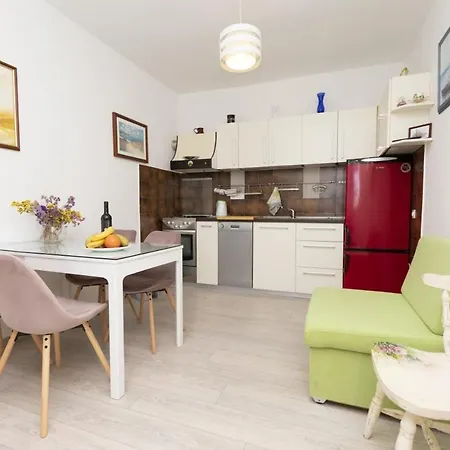 Apartman In With Terrace, Air Conditioning, W-lan, Washing Machine 5129-1