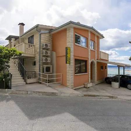 Apartman In With Terrace, Air Conditioning, W-lan, Washing Machine 5129-1 Omiš